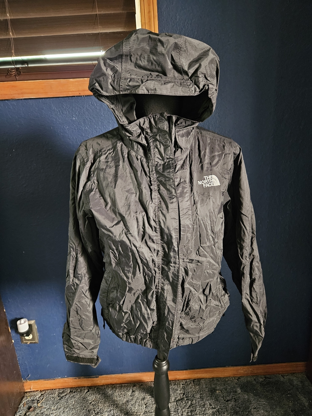 fair condition The North Face Women's Black Packable Hooded Rain Jacket
